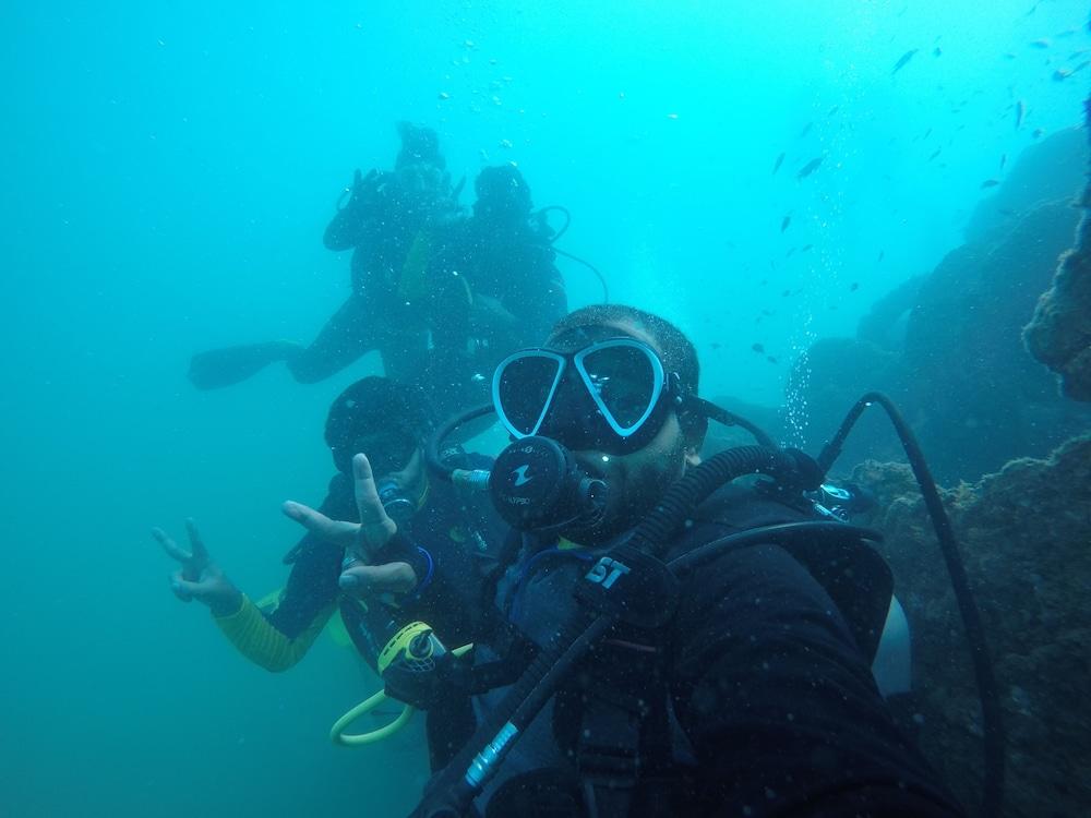 Hyatt Centric Candolim Goa Exterior foto Scuba divers on the wreck of the P29.