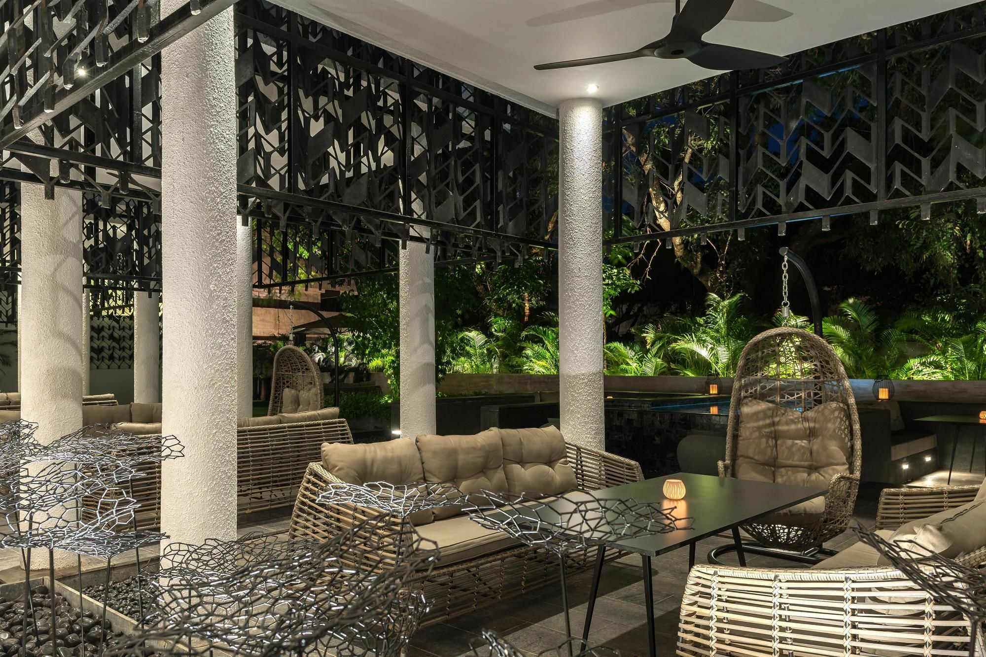 Hyatt Centric Candolim Goa Exterior foto The interior of the hotel