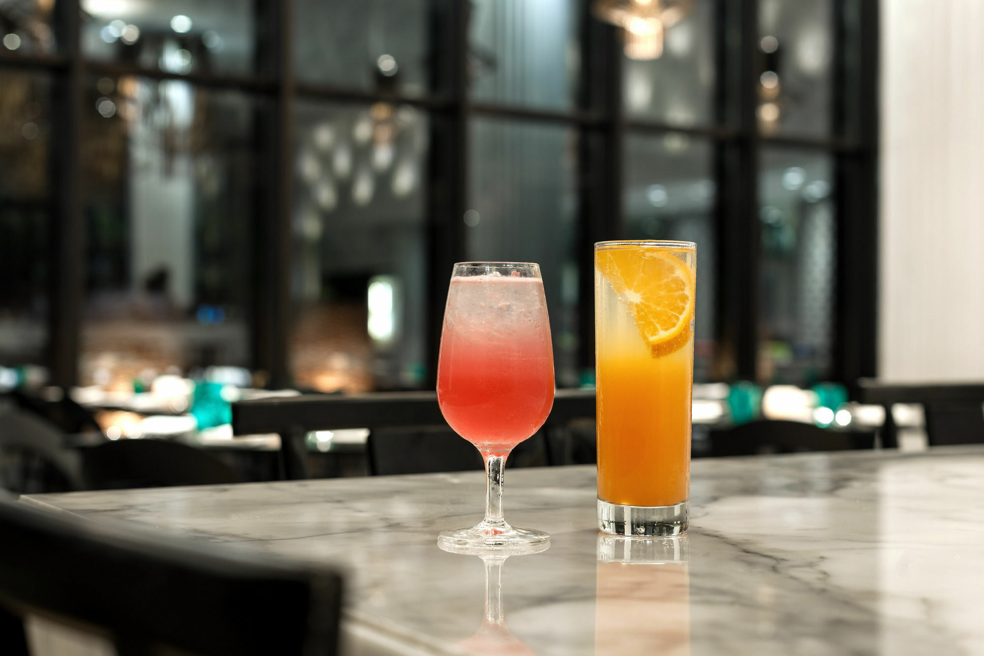 Hyatt Centric Candolim Goa Exterior foto A pink and an orange cocktail